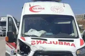 ambulans-otomobile-arkadan-carpti-1-saglik-calisani-yaralandi