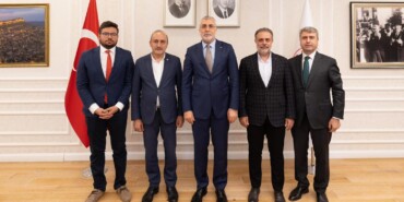 HAK-İŞ, Kamu İşçileri İçin Taban Ücrette Eşitlik Talebini Yineledi: Bakan Işıkhan ile Kritik Görüşme 44 WhatsApp-Image-2025-07-11-at-17.37.36-1536x1023