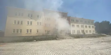 Kullanılmayan eski devlet hastanesi binasında yangın çıktı. 46 a-w494214-03-1067x800