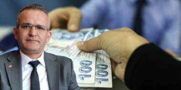 Kırmızı ve Beyaz Modern Ana Haber Bülteni Youtube Küçük Resmi_20251211_230805_0000