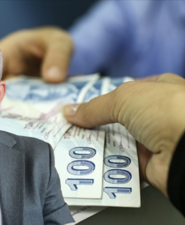 Kırmızı ve Beyaz Modern Ana Haber Bülteni Youtube Küçük Resmi_20251211_230805_0000