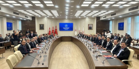 Kamu Personelinin Gözü Kulağı Bu Masada: Memur-Sen’den 25 Maddelik Dev Talep Listesi! 15 kamu-personeli-danisma-kurulu-toplantisi-gerceklestirildi-up-8189512