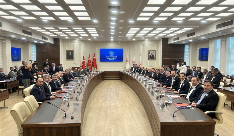 Kamu Personelinin Gözü Kulağı Bu Masada: Memur-Sen’den 25 Maddelik Dev Talep Listesi! 8 kamu-personeli-danisma-kurulu-toplantisi-gerceklestirildi-up-8189512