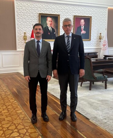 Sağlık Bakanı Prof. Dr. Kemal Memişoğlu, Kamu Hastaneleri Genel Müdürlüğü görevine atanan Doç. Dr. Muhammed Emin Demirkol’u makamında kabul etti.